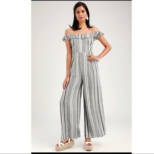 Lulus jumpsuit 146249 Stripped off shoulder Size M